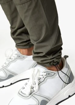 Gym King Utility Woven Cargo Pant - Olive -Gym King Store UTILITYWOVENBOMBER JOGGER OLIVE.TST A29EXTSB A29EZ 109