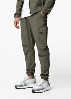 Gym King Utility Woven Cargo Pant - Olive -Gym King Store UTILITYWOVENBOMBER JOGGER OLIVE.TST A29EXTSB A29EZ 98